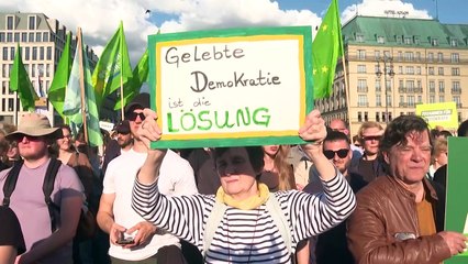 Download Video: Angriff auf SPD-Politiker Ecke: Tausende zeigen Solidarität