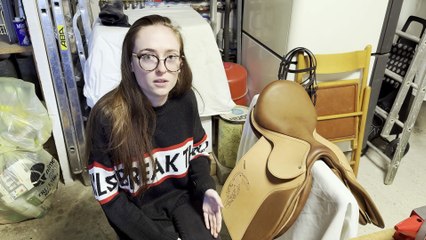 Passionnée de chevaux, Alexia lance son atelier de Sellerie