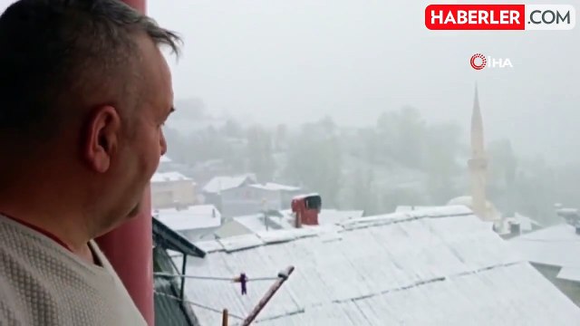 Bayburt'un yüksek kesimleri Mayıs ayında beyaza büründü