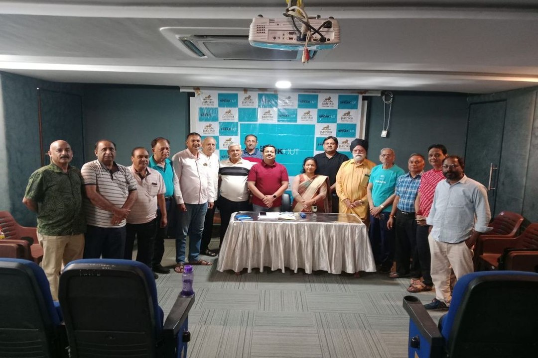 कचरे से पूरी सड़क पर रहती है दुर्गन्ध, टूटी सड़क पर रोज दुर्घटनाएं
