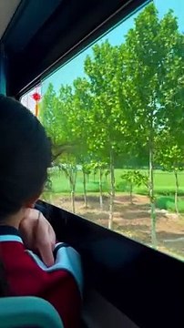 خوبصورت موسم میں ایک دوسرے کی کمیابیوں کا جشن مناتے ہیں۔ آئیے اس ایسی وقت کو خوشیوں سے بھر دیں۔