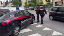Omicidio a Pavia, un uomo ucciso in casa e poi trascinato in strada