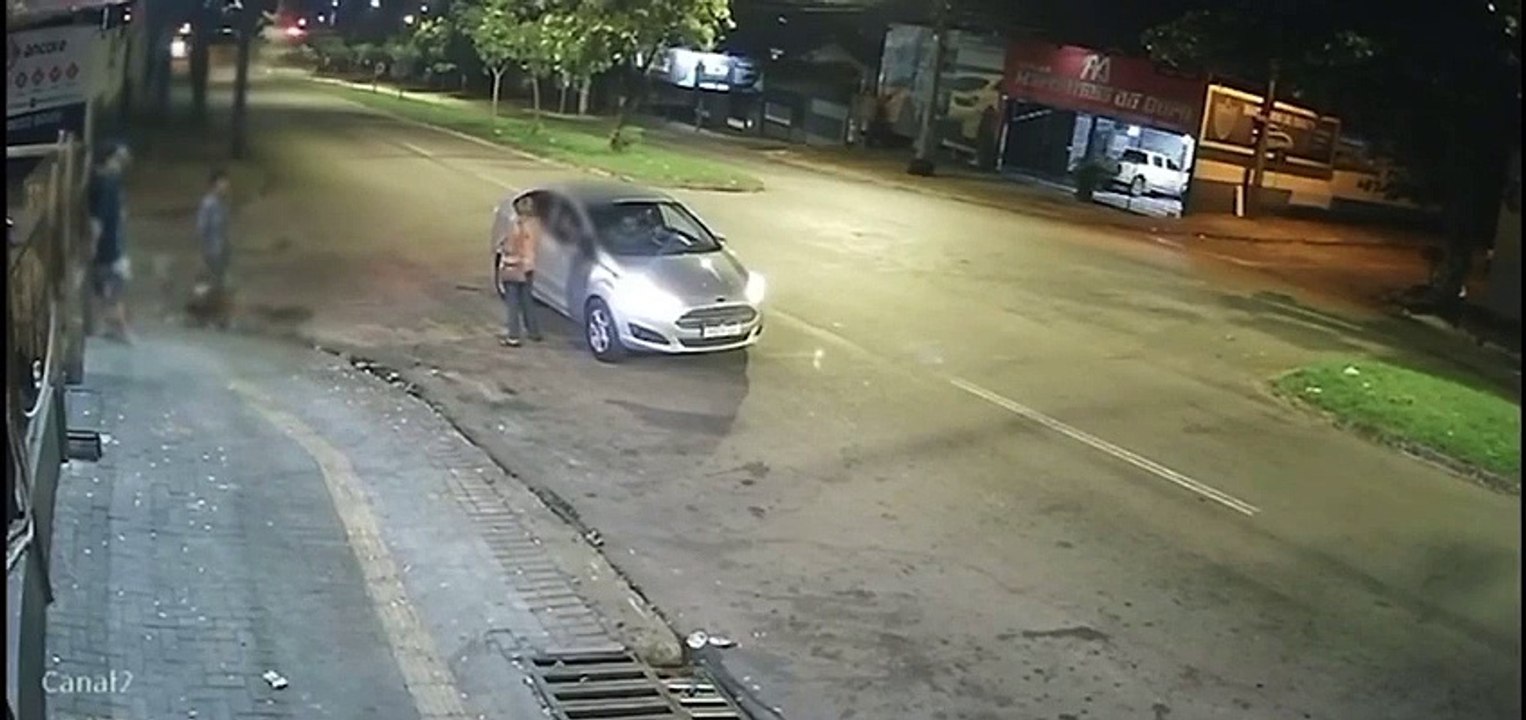 Mulher fica em estado grave após ser atropelada duas vezes- veja vídeo