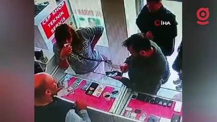 Sultangazi'de çay ısmarlatıp 30 bin lira değerindeki 2 cep telefonunu böyle çaldılar