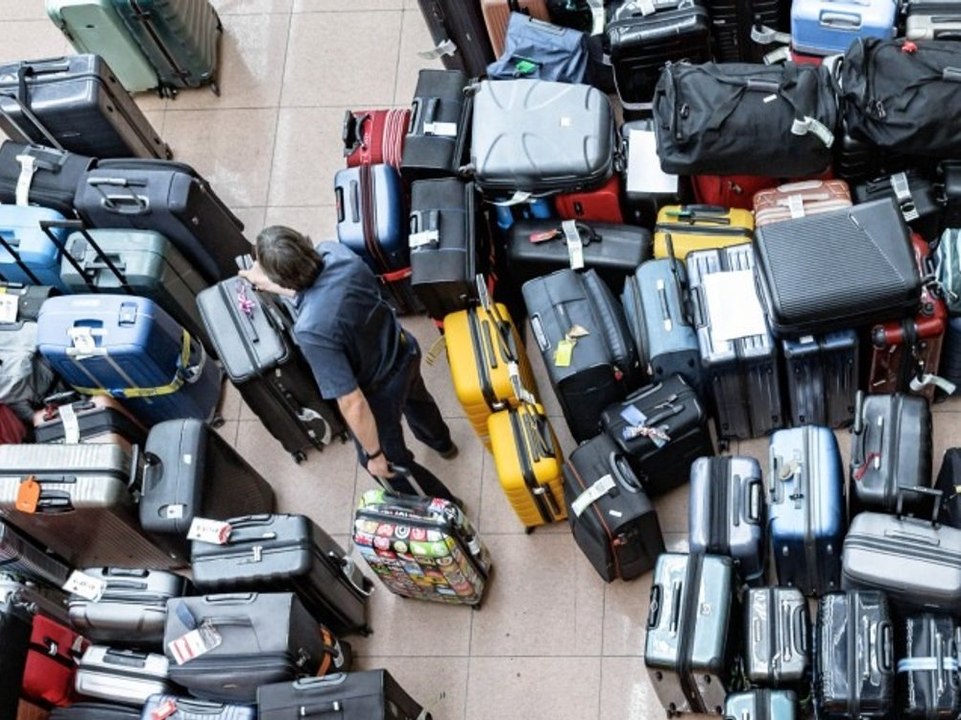 Wegen störung: koffer stauen sich am hamburger flughafen