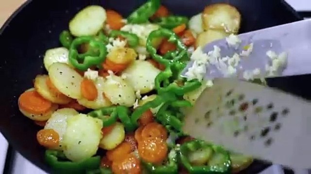 Recipe for delicious potatoes with vegetables II A quick and easy side dish II food II recipe II cooking