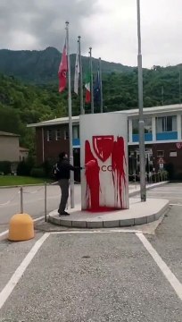 La protesta di Ultima generazione contro l'azienda Fiocchi munizioni, colpevole di fornire armi a Israele