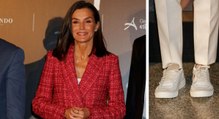 La Reina Letizia reaparece en zapatillas tras romperse un dedo del pie