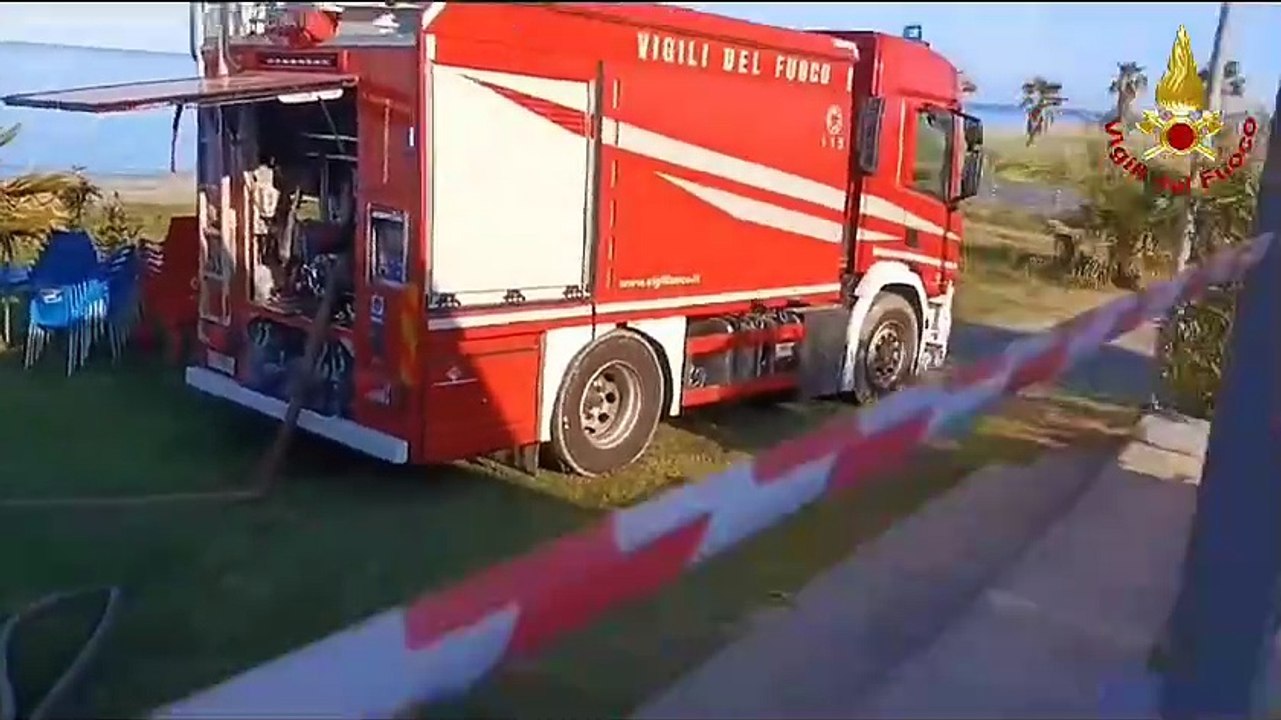 Nella notte in fiamme il lido "Delle Sirene" a Diamante. Probabile l'origine dolosa