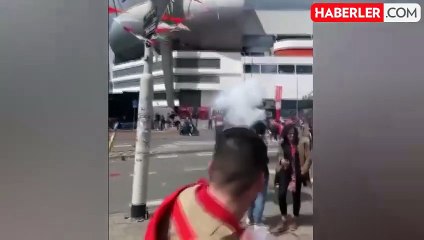 Hollanda'da elinde meşale patlayan taraftar, parmaklarını kaybetti