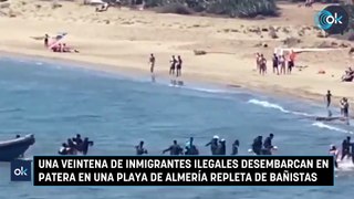 Una veintena de inmigrantes ilegales desembarcan en patera en una playa de Almería repleta de bañistas