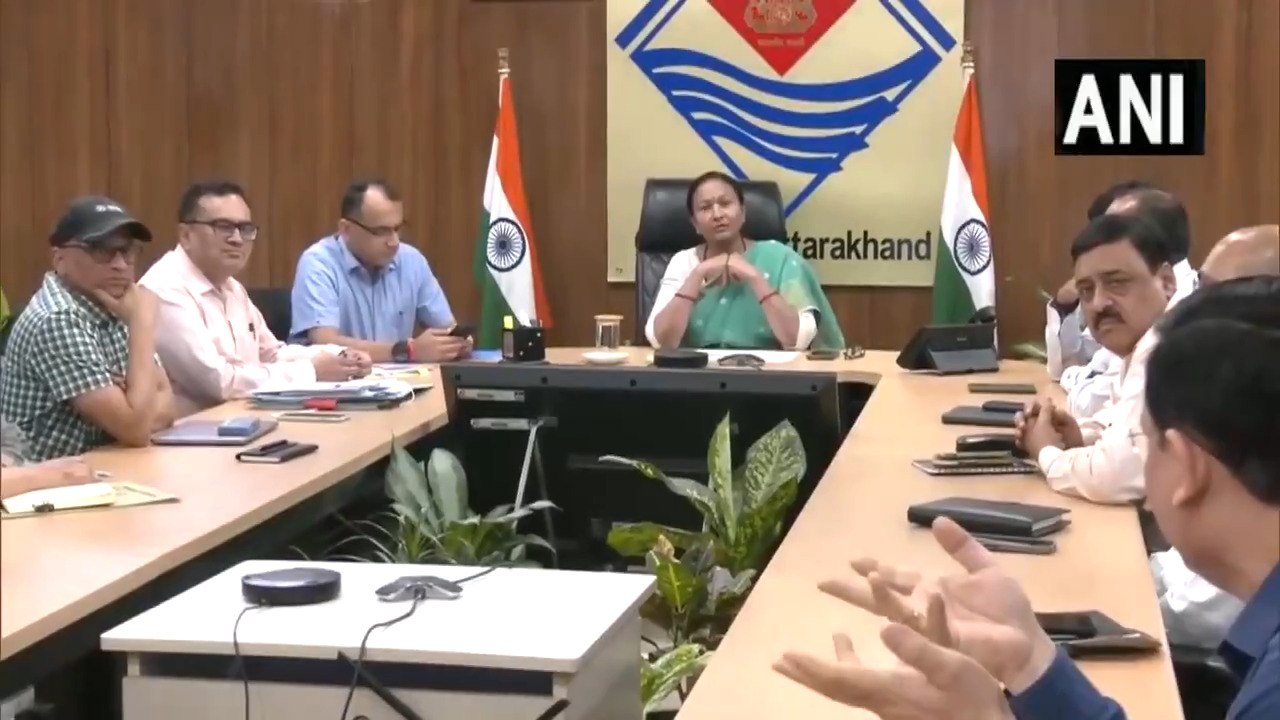 उत्तराखंड सरकार की मुख्य सचिव राधा रतूड़ी ने जंगल की आग मामलों को लेकर उच्च स्तरीय समीक्षा बैठक की
