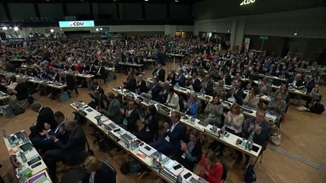 Merz verurteilt Angriffe auf Politiker scharf