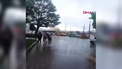 Gaziantep'te seyir halindeki tramvayın üzerine yıldırım düştü