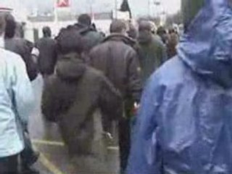 Marche de sans-papiers sur le CRA de Lesquin