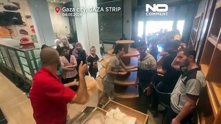 No comment : des Palestiniens désespérés font la queue pour obtenir du pain dans une boulangerie
