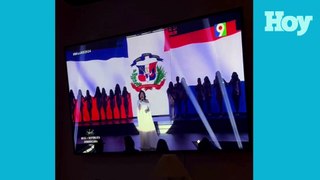 Martha Heredia canta el Himno Nacional