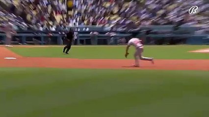 ¡Orlando Arcia y otra buena jugada defensiva!