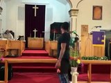 Hombre ingresa a una iglesia a dispararle al pastor en pleno culto