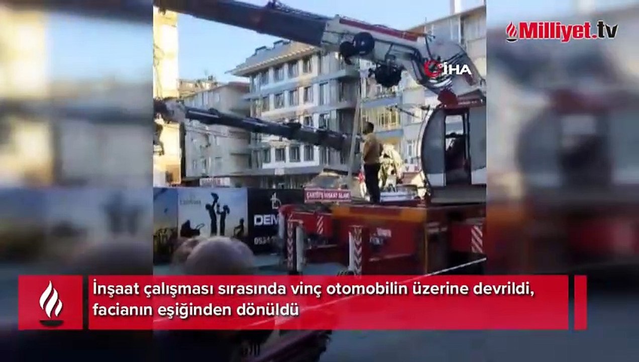 İnşaat çalışması sırasında vinç otomobilin üzerine devrildi, facianın eşiğinden dönüldü...O anlar kamerada