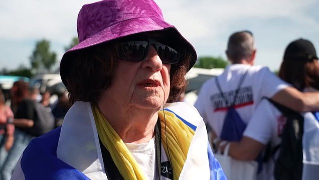 ‘Marcha dos Vivos’ reúne ex-reféns do Hamas e sobreviventes do Holocausto