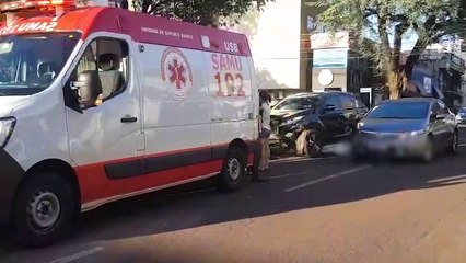 Kia Sportage e Civic se envolvem em acidente na Rua Paraná