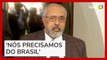 Senador Paulo Paim chora ao falar sobre catástrofe climática no RS: 'Falta tudo'