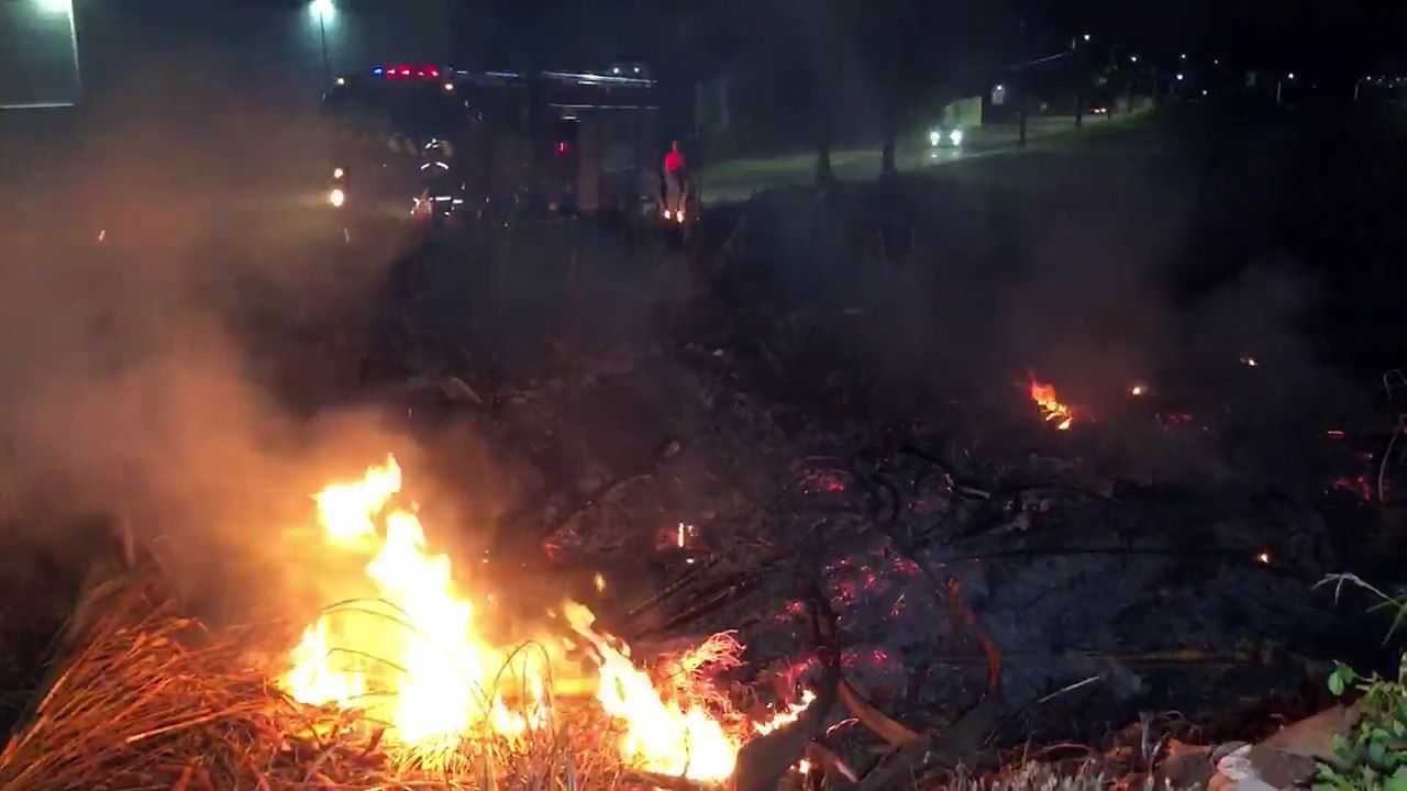 Incêndio em vegetação mobiliza Corpo de Bombeiros na marginal da PRc-467