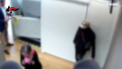Rapina una banca e fugge con la compagna, arrestati in meno di un'ora