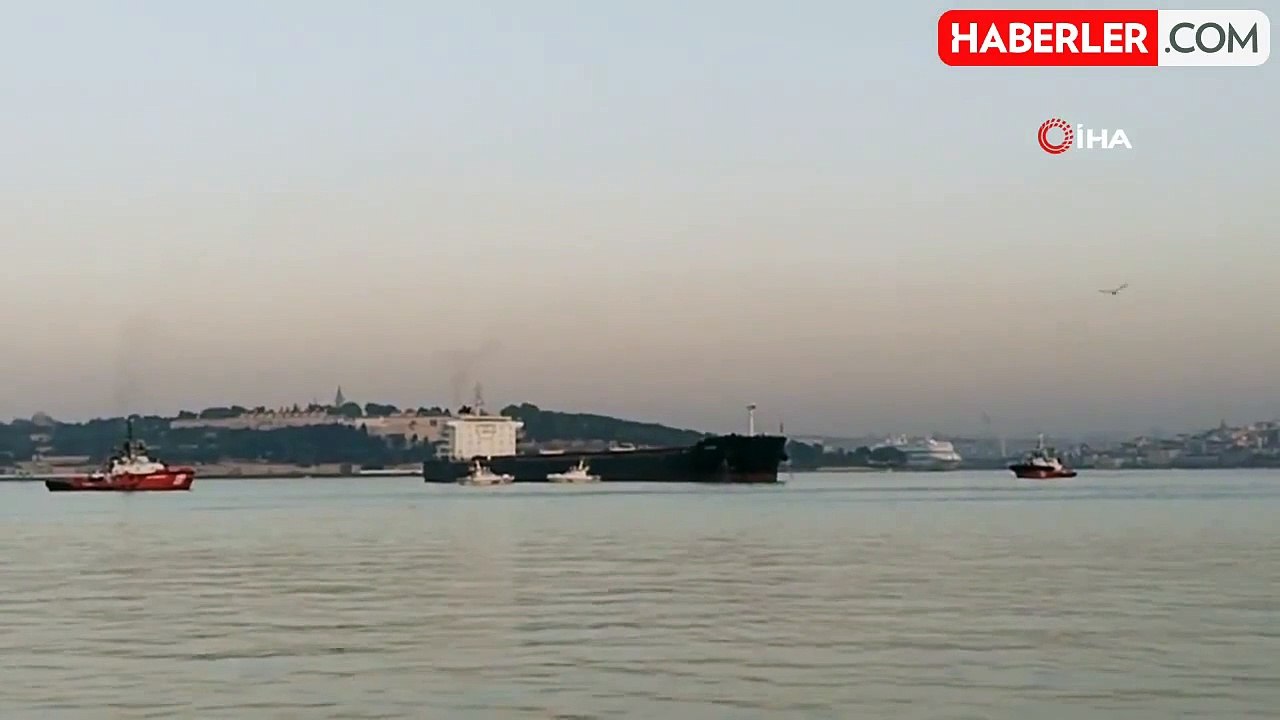 İstanbul Boğazı'nda gemi trafiği askıya alındı