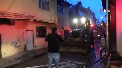 Asırlık tarihi konak yangında kül oldu