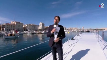 Julian Bugier se retrouve en direct avec la braguette ouverte !