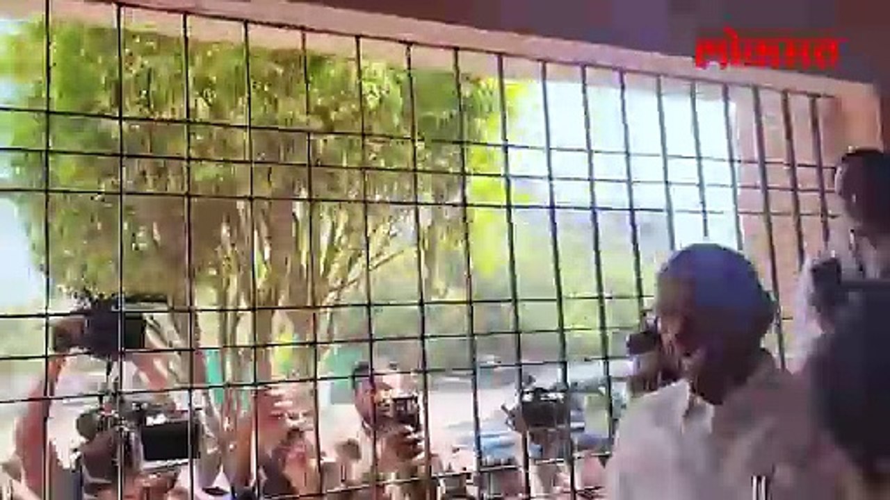 शरद पवार मतदानाला आले