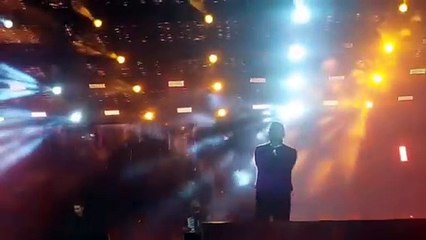 عمرو دياب معرفش حد بالأسم ده لايف لأول مرة #حفلة_المنارة