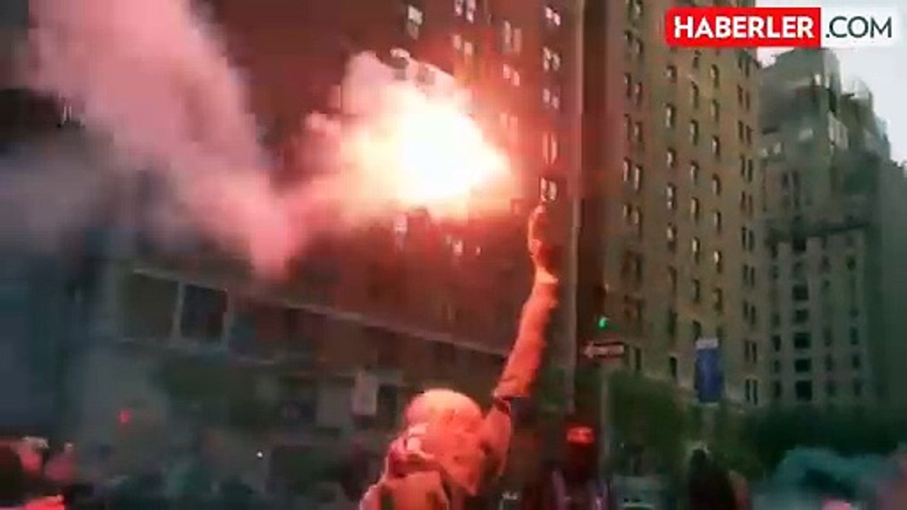 New York'ta  Filistin yanlısı protestocular, Met Gala etkinliğinin yapıldığı salona yürümek istedi