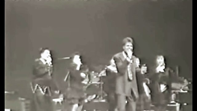 medley : CONGRATULATIONS/EARLY IN THE MORNING/LUCKY LIPS/DO YOU WANNA DANCE by Cliff Richard - live perforamnce Japan