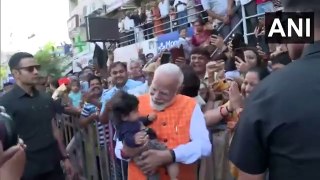 ভোট দিয়ে খুনসুটিতে মাতলেন PM Modi! বাকি হেভিওয়েটরা কে কী করলেন? দেখুন