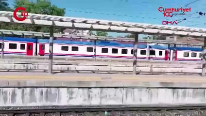 İzmir'de yolcu treni vagonunun tekeri raydan çıktı: Yolcular tahliye edildi!