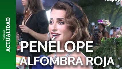 Penélope deslumbra y Bad Bunny llama la atención en la MET Gala