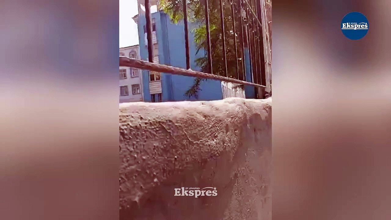 Diyarbakır'da o okul diken üstünde! Diyarbakır'da bulunan Hamid Aytaç Ortaokulu'nda öğrenciler dersteyken depremde hasar gören binaların yıkım işlemlerinin yapılması tepkiye neden oldu.