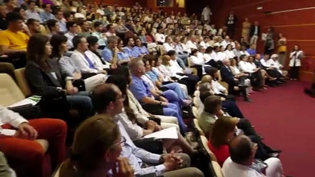 Moreno pide al Gobierno un pacto por la sanidad con 1.000 plazas MIR más en 4 años