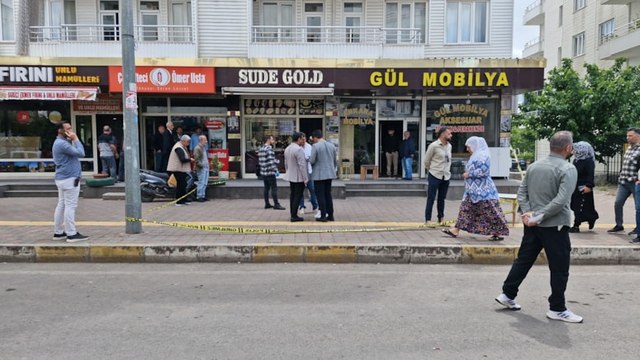 Para bozdurma bahanesiyle kuyumcuya dehşeti yaşattılar
