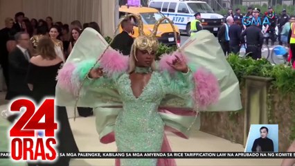 A-list celebrities, kanya-kanyaang paandar sa pag-serve ng looks sa Met Gala | 24 Oras