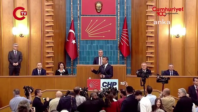 İYİ Parti'den istifa eden Bahadır Erdem CHP'ye katıldı_ Rozetini Özgür Özel taktı...