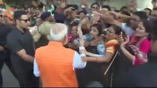 PM Narendra Modi cast his vote in Ahmedabad at Nishan Public School in Ranip area