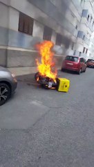 Arde una moto de Correos en Las Palmas de Gran Canaria