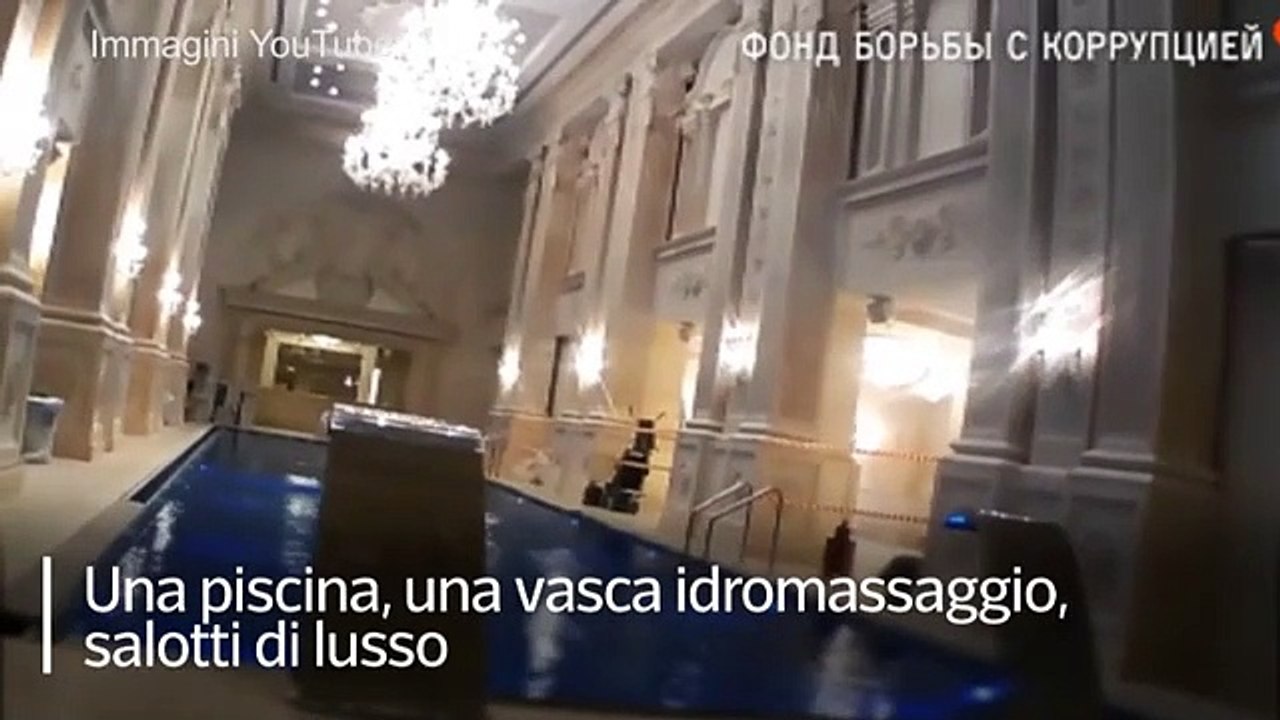 Dentro il palazzo di Putin: una telecamera nascosta cattura il lusso di alcune stanze della sua villa sul Mar Nero