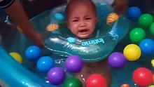 bocil pertama kali berenang