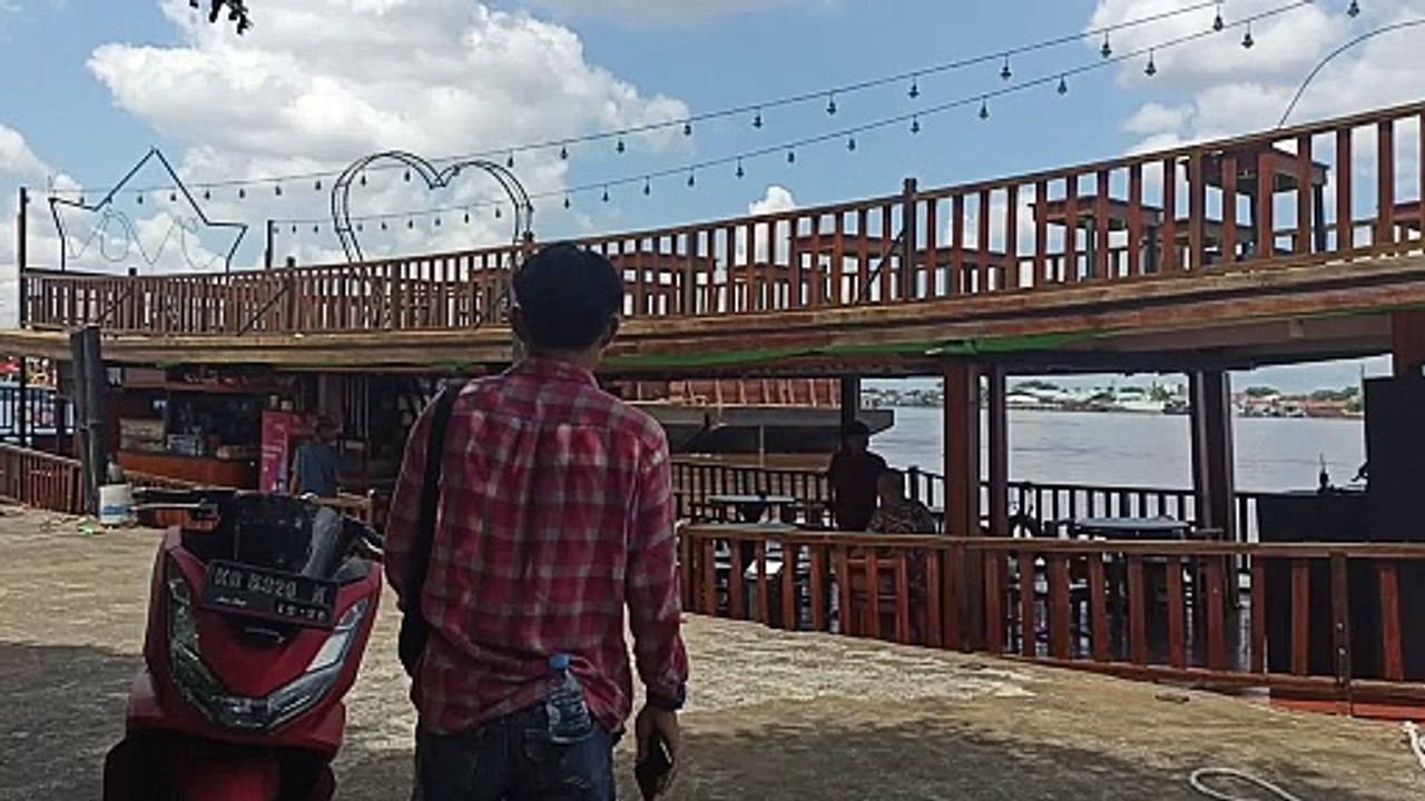 Fasilitas Kapal Wisata di Monumen Tugu Khatulistiwa