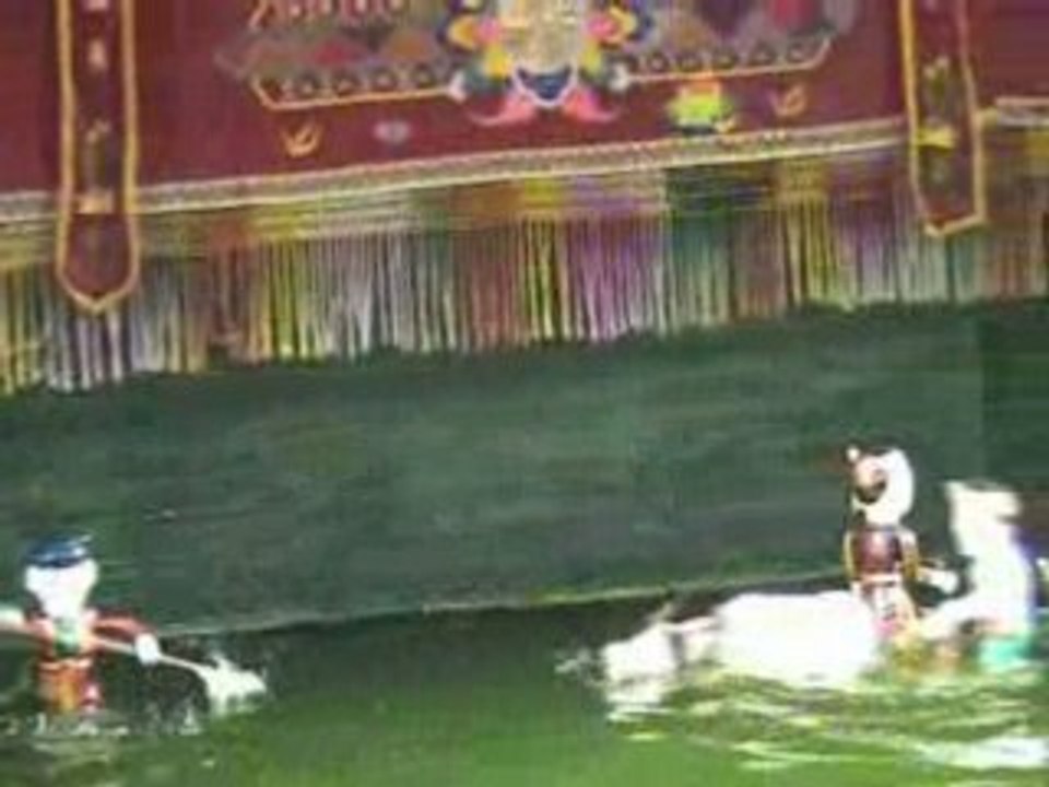 Spectacle des marionnettes sur l'eau à Hanoï